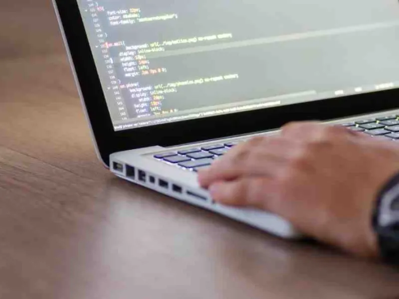 Kā uzņēmumam izvēlēties programmētāju?