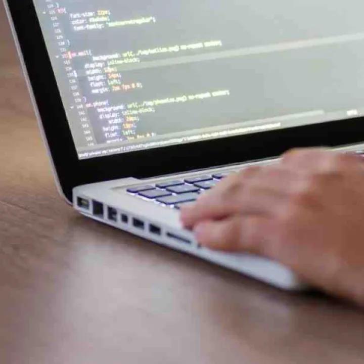 Kā uzņēmumam izvēlēties programmētāju?