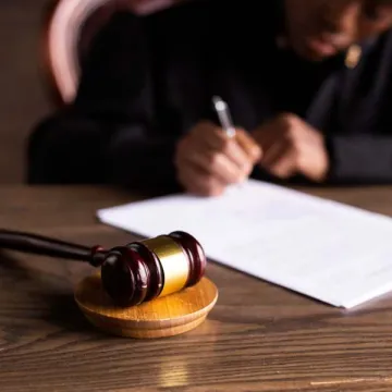 Disciplinārlietu komisija izsaka rājienu zvērinātam tiesu izpildītājam