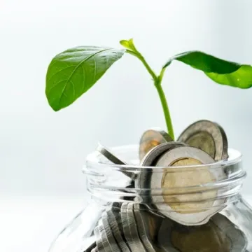 Kāpēc jāmaksā par naudu, kas glabājas bankas kontā?