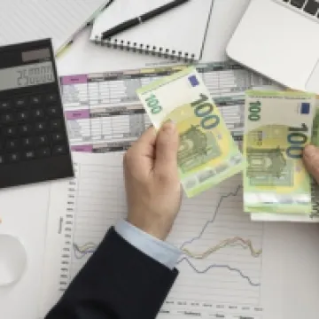 Cenas spiež uz augšu algas, un otrādi