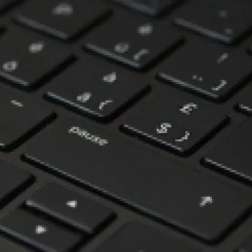 Pērk pārtiku un datorus, bet ne apavus un mēbeles