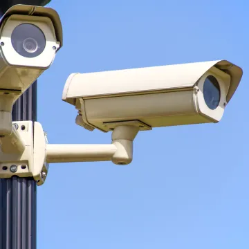 Vai drīkst veikt darbinieku videonovērošanu un glabāt pirkstu nospiedumus?