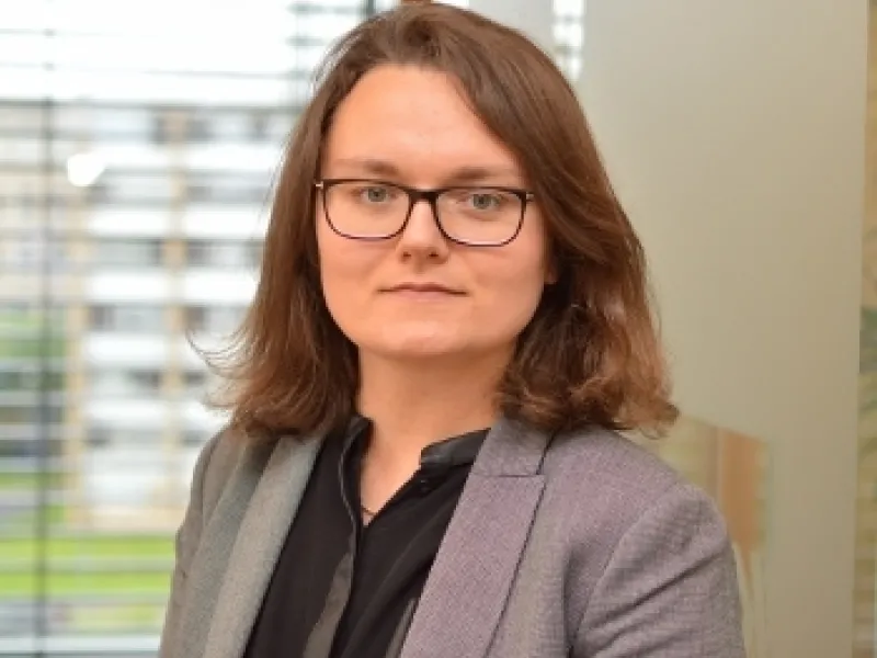 Vai uzņēmums  var segt darbinieka tiesāšanās izdevumus?
