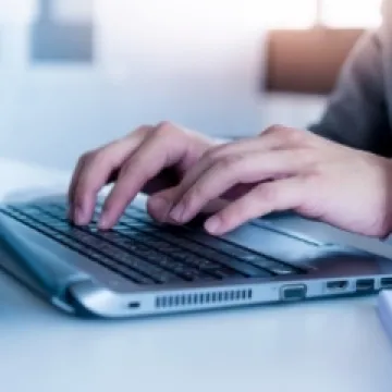 Vai grāmatvedības programmas var būt svešvalodā?