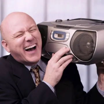 Vai birojā var klausīties radio?