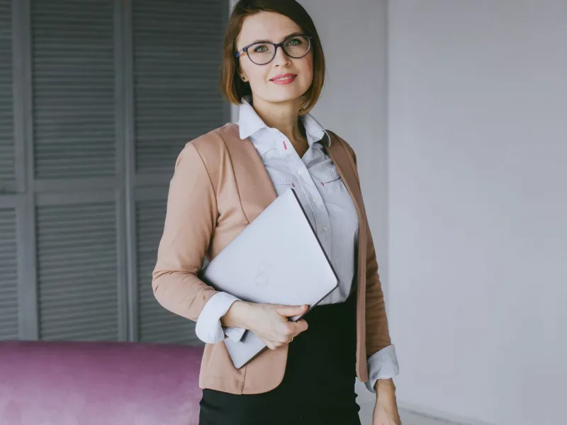 Darba vietas ģērbšanās kodekss: kur ir robeža starp personīgo stilu un profesionālo tēlu?