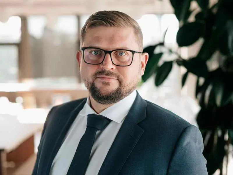 Augustā finanšu tirgi mēreni atgūstas