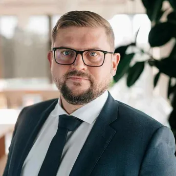 Augustā finanšu tirgi mēreni atgūstas