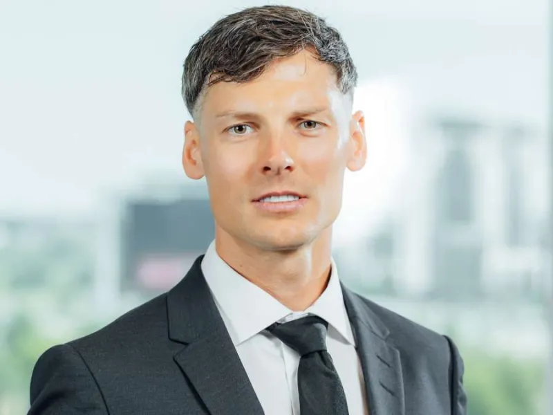 Kurš atbildīgs par mākslīgā intelekta radīto saturu?