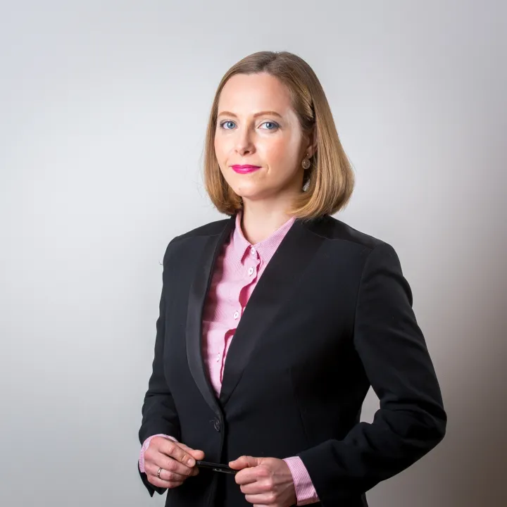 Kurš atbildīgs par nelegālajām datorprogrammām?