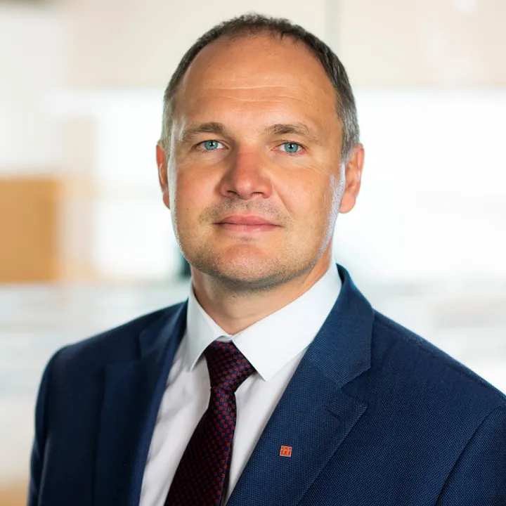 Kā glabāt datus: “zem galda” vai ārpakalpojumā?