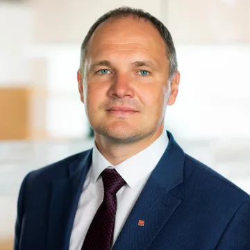 Kā glabāt datus: “zem galda” vai ārpakalpojumā?